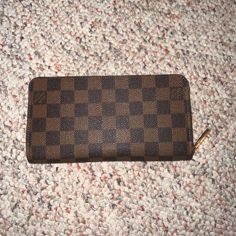 Louis Vuitton Zippy Wallet